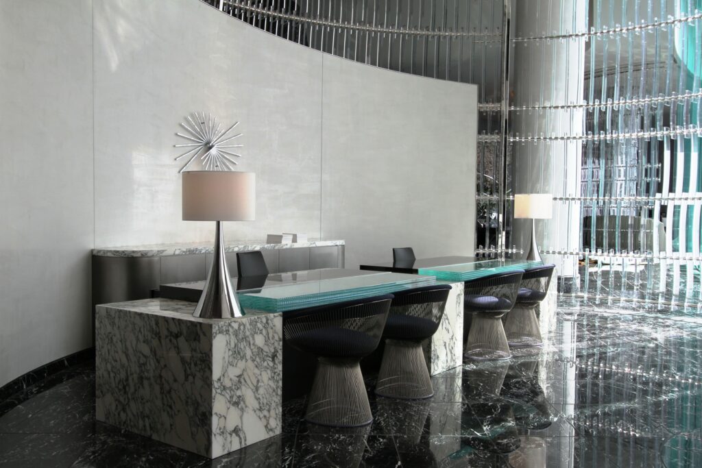 WORK-施工実績1　ラグーナベイコート倶楽部 積層ガラステーブル